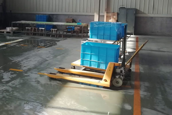 5G影视天天5G天天爽手动搬运车是车间厂房常备搬运工具